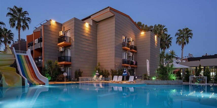 Dionisus Hotel Belek havuz ve otel binası